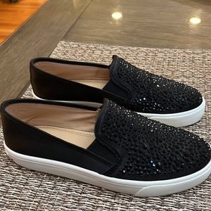 These stylish Sammee INC slip on sneakers size 5 1/2 worn 2x are so comfy